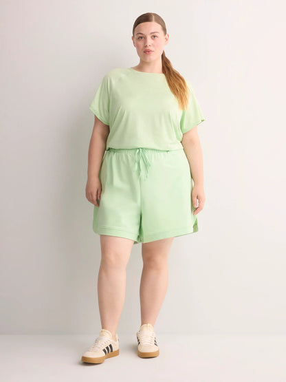 Pastel green space dye
